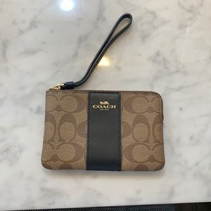 Coach Small Wristlet in Signature Jacquard NWOT